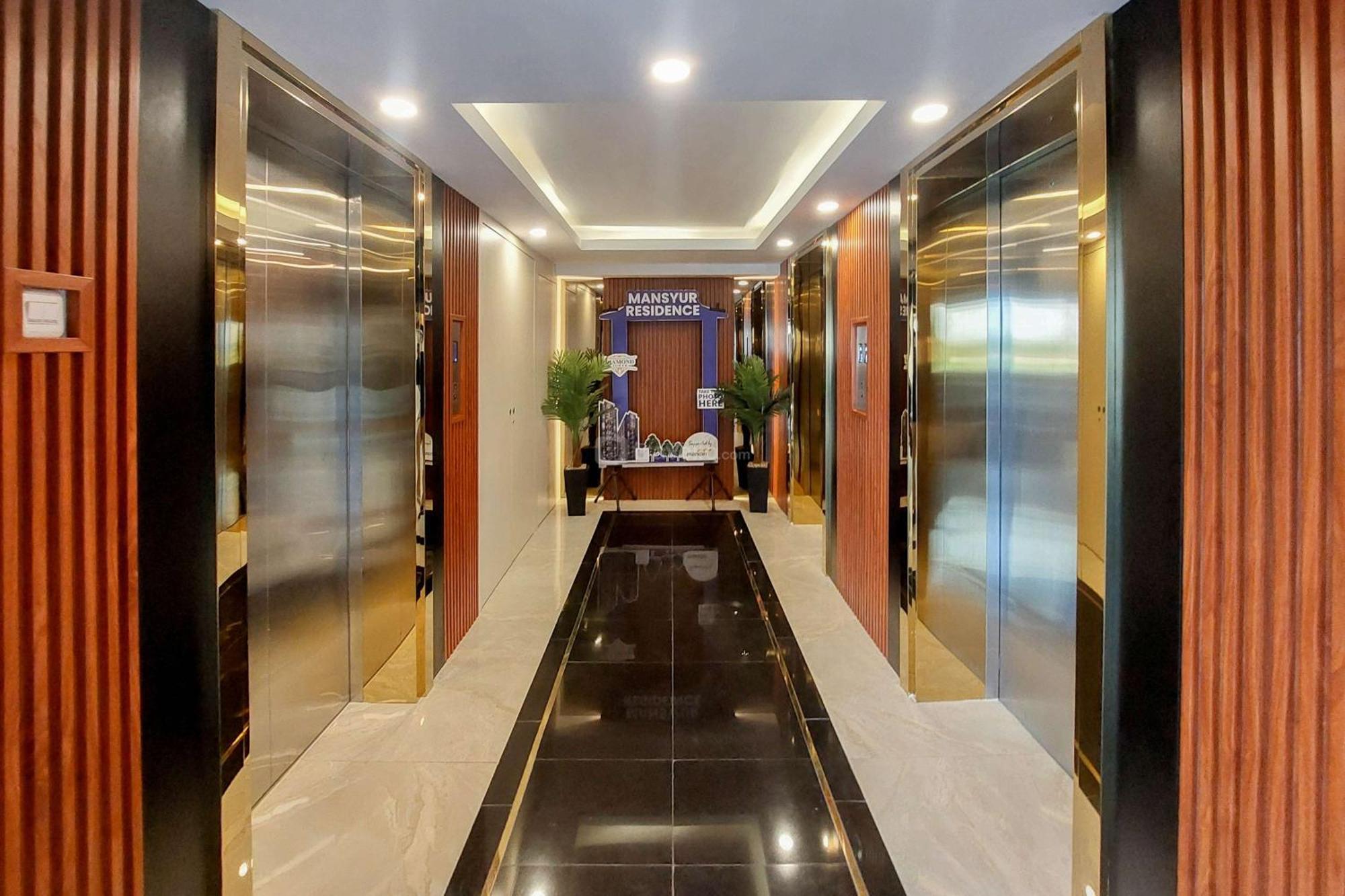 Simply Look At Mansyur By Travelio *